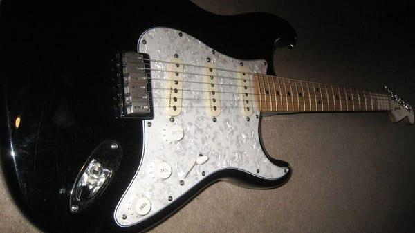 05 Fender American Hard Tail w/  New Fender Noiseless pickups and pearloid pickgard.  Thx Rex!!