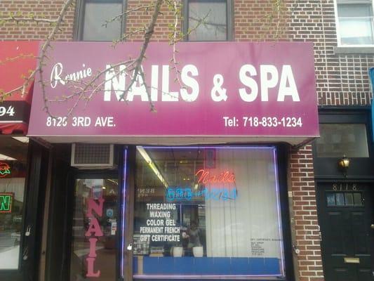 Ronnie Nails & Spa front