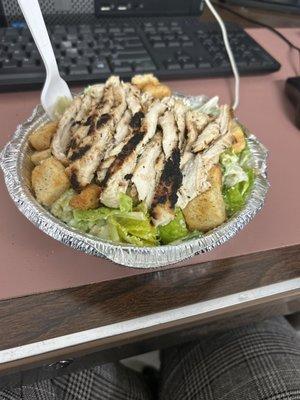 Small chicken Cesar salad , comes with 2 breads