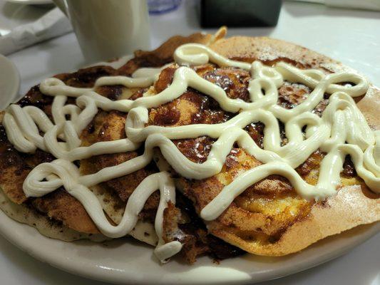 Cinnamon roll pancakes