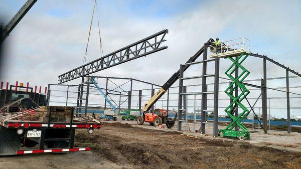 Hanging 100ft truss on hangar site in Dallas TX.