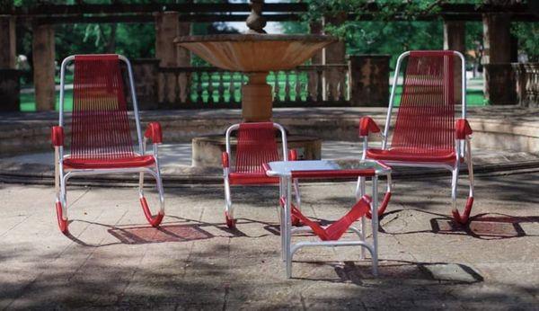 -ALUMINUM ROCKING CHAIRS
Available in over 10 colors!
-SILLONES DE SWISA
Disponible en más de 10 colores!