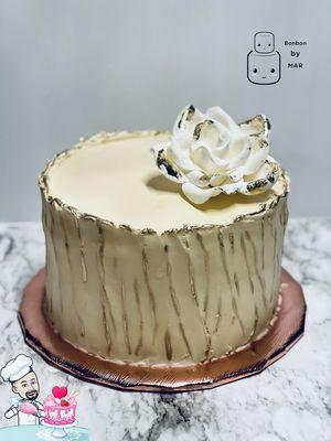 Buttercream cake with edible flower decorated with gold streaks