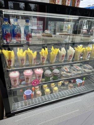 Paletas, Macaroons, shakes, Aquas, Snacks