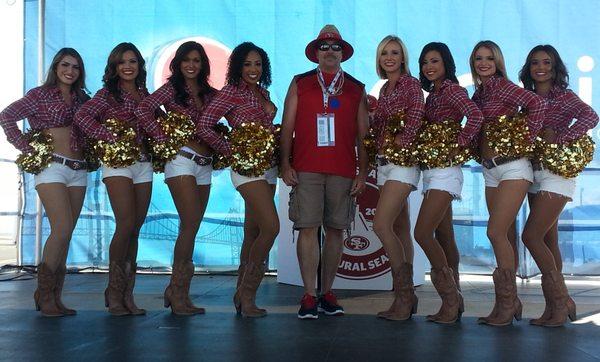 Big Daddy LaBray and the 49er girls,    Photo Credit by BigDaddyLaBray