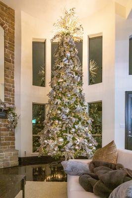 Christmas tree decorated by Patton Christmas Designs by Yvette - Dallas TX