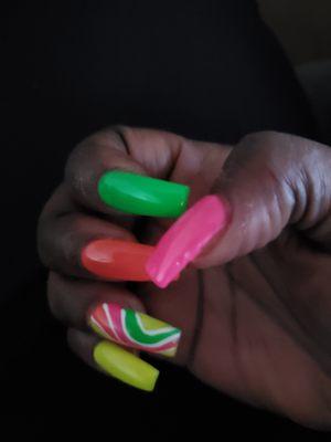 Neon nite nails