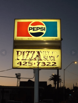 Leonard Pauls Pizza sign in downtown Globe, AZ