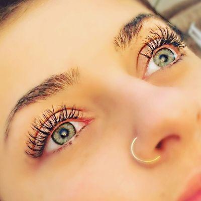 Natural set of volume lashes