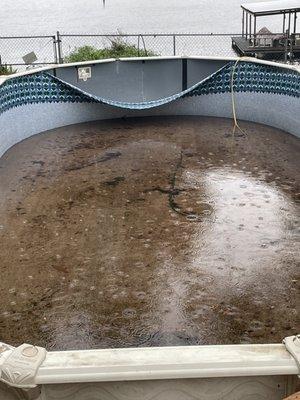 Family pools install liner that lasts 30 minutes