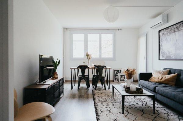 Living room renovation to prepare an apartment for rent