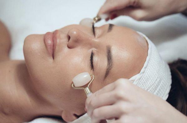 All facials are customized and combine the latest non-invasive technology , holistic integrative methods and professional skincare products