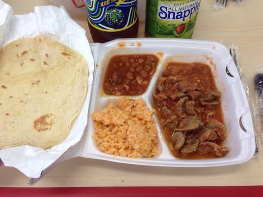 Mollejas de pollo, charro beans, rice, and a flour tortilla