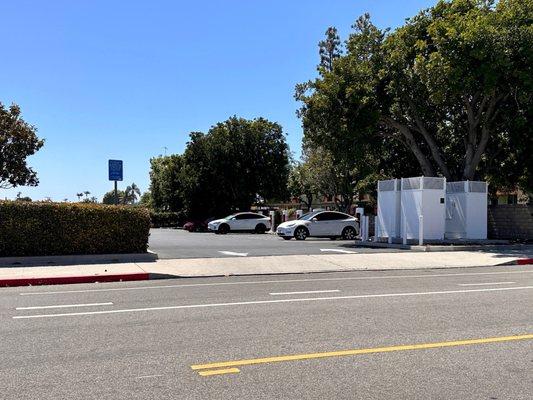 Ventura Tesla Supercharger