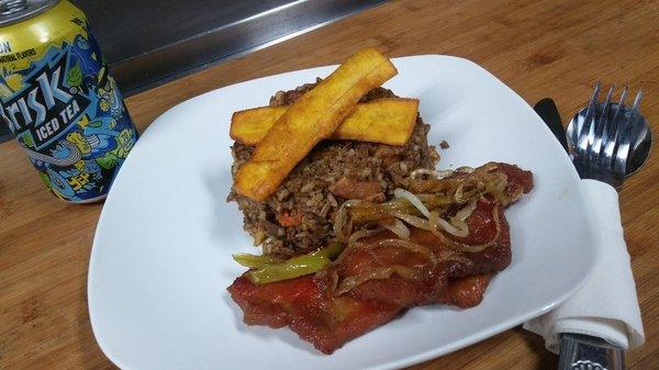 Arroz Chino Latino platanos y chuletas