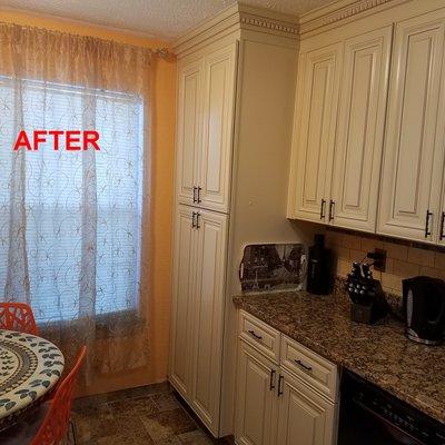 Creme Glazed Maple Cabinets with Giallo Fiorito Granite Countertops