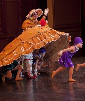 The Nutcracker - 2011: Mother Ginger and her Kids