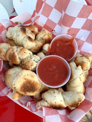 these garlic knots were SO GOOD