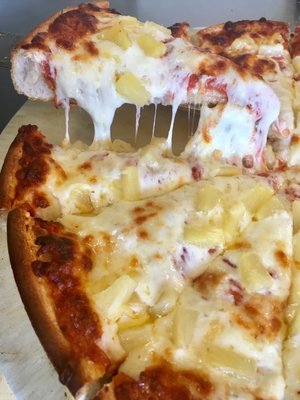 Pineapple pizza yum!