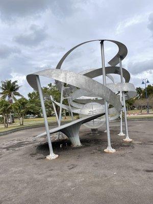 Alternative view of the water fountain.