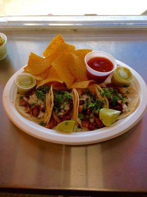 Delicius chicken tacos, steak, tongue anda fish