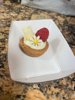 White chocolate and raspberry tart