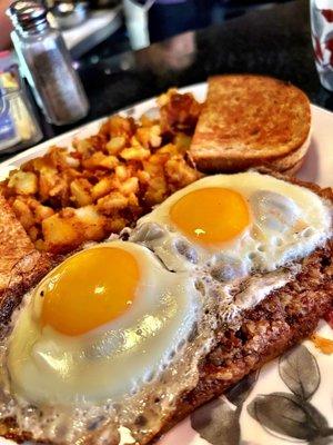 Eggs with corned beef and hash