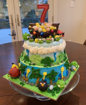 Angry bird birthday cake, all ice cream!