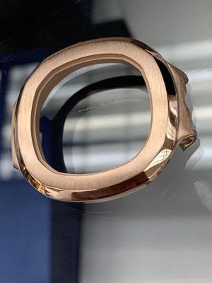 Factory grade finish on any type of precious metal and steel. (Patek 5980 rose gold bezel shown)