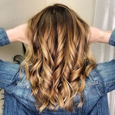 Blonde balayage leaving depth and dimension at the root area