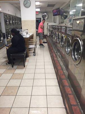 Good laundromat, pretty standard. Clean!