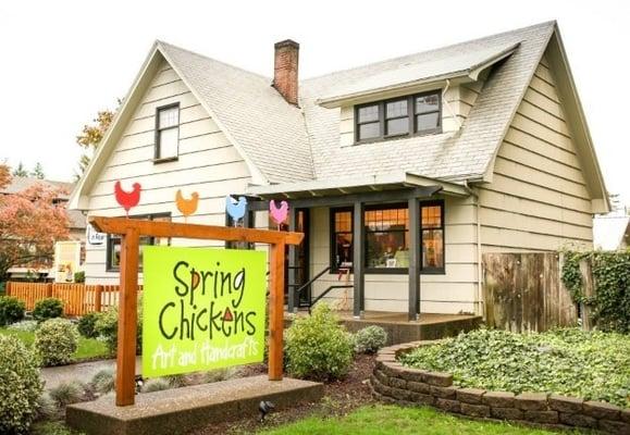 This shop is so cute! Has lots of unique & beautiful original art pieces, adorable crafts & offers art classes. A must see!