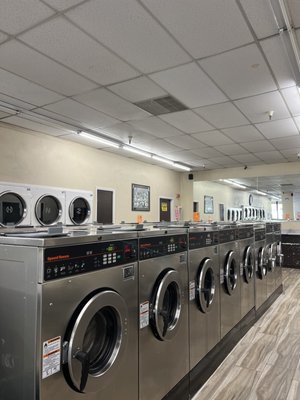 Suds N' Duds Laundromat