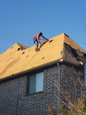 WH Construction & Roofing Contractors, LLC