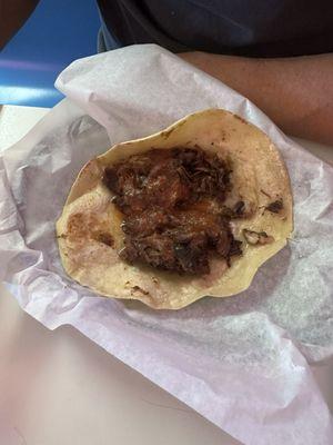 Barbacoa taco (+hot sauce)