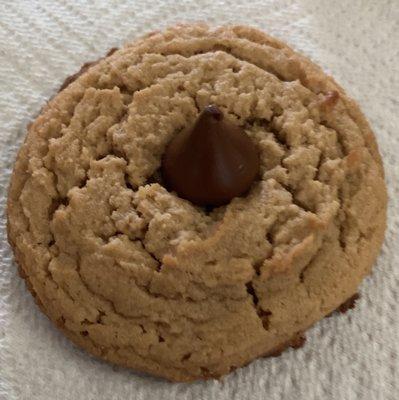 It's grown! Seven months later: the kiss is the same size but the cookie itself is larger.