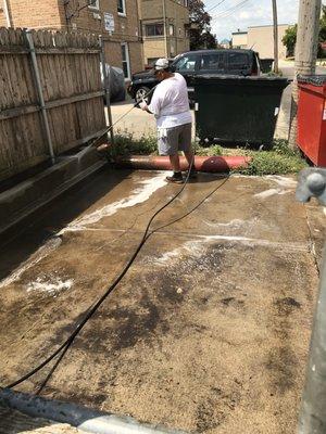 Power washing garage area's for restaurants