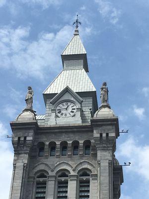 Each woman statue weighs 16 tons! See what they represent by reading the architectural description across the street.