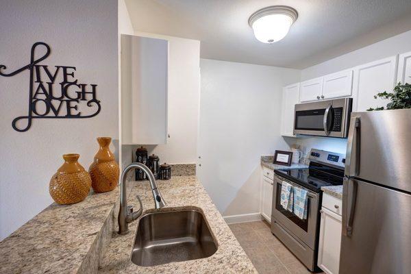 Town Village Crossing | Independent Living | Arlington, TX | kitchen