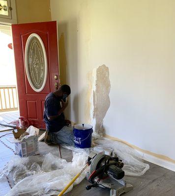 Living room 3 time mud being taken down due to not being done or finished correctly. That's my plastic on floor and my miter compound saw