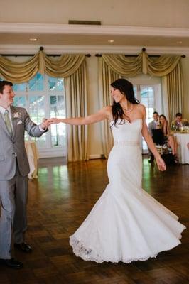 first dance during the wedding reception, photo by http://veronicavaros.com