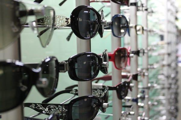 Many sunglasses to protect your eyes from UV damage for macular degeneration and cataract formation1