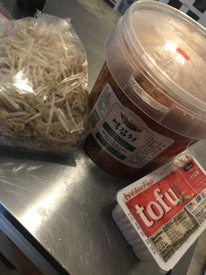 Kimchi, bean sprouts and tofu