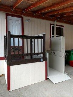 Bruno Vertical Platform Lift installed on a mobile home deck - Gresham, OR