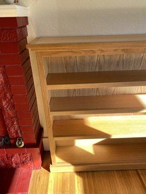 Adjustable bookshelf