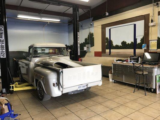 1955 Chevrolet engine swap to fuel injection ls2