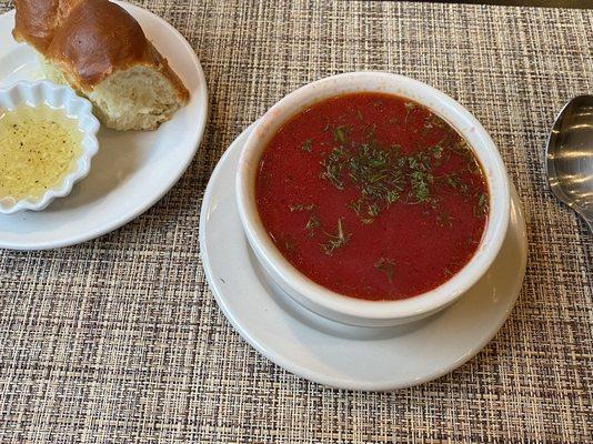 Borscht soup with buttery buns