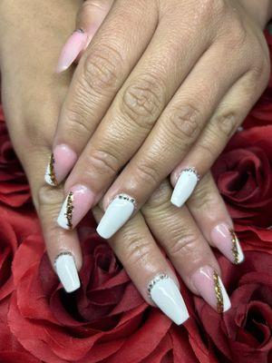 Uñas acrílicas rositas