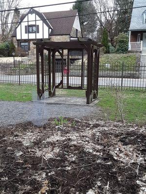 Nice little pergola.