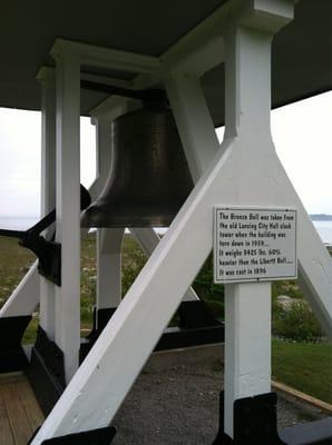 Bronze bell to ring